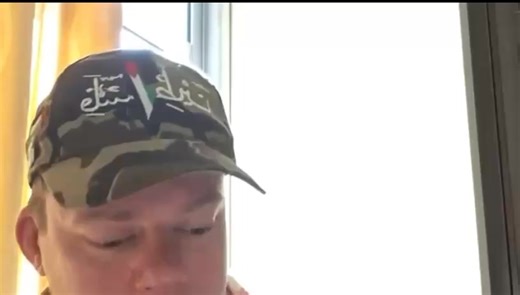 Gideon van Meijeren waarom stel je vragen aan de Minister van Buitenlandse Zaken,David van Weel, over de arrestatie van Max van den Berg in Syrië? Max van den Berg is een terrorist die naar Syrië is gereisd om zich aan te sluiten bij een soenitisch leger om #Israël en haar inwoners te vernietigen. Bekijk de bijgevoegde video van Max van den Berg waarin hij zijn terroristische motieven verteld. | Nederlandse vrienden van Israël