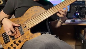 이시용 (Siyong Lee Bass) | Blue Bossa Bass Solo🎸 . . . With @jclef_byjune Bass @holyonemusic Custom Cable | Instagram