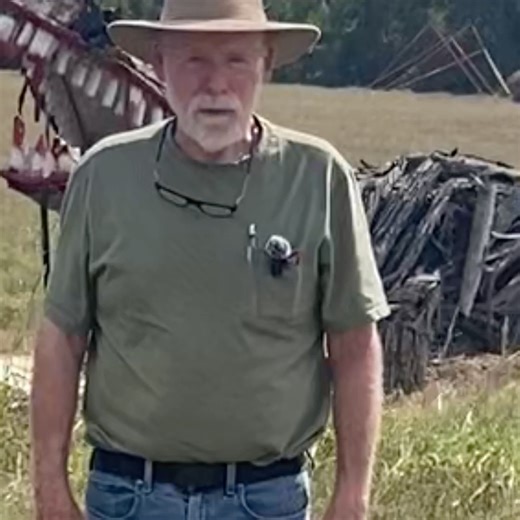 Jackson's Ramblings on Instagram: "Bird’s Farm Hay Art — Forkland, Alabama Out in rural Forkland along Highway 43 sits a truly one-of-a-kind roadside wonder: Bird’s Farm, where Jim Bird transformed hay bales and old junk into whimsical sculptures that make you smile. From ships and rabbits to tanks and that towering Tin Man, these imaginatively repurposed creations have been delighting drivers for decades — a creative slice of Alabama charm you’ve got to see to believe. #Alabama Travel #BirdsFar