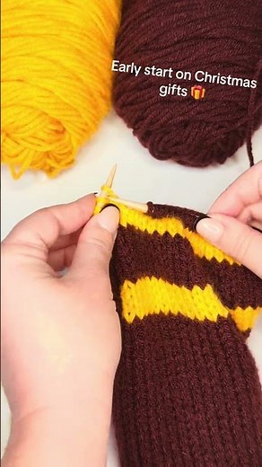 Hand Knitting a Gryffindor Scarf for Christmas | Harry Potter DIY Gift #shorts
