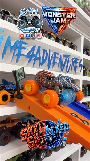 MonsterJam #Toy #MonsterTruck Racing 1182 TEAM THROTTLE MONSTER 1 of 4 Shell Shocked 🆚 Velociraptor