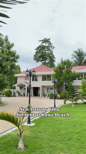 Dalalimbezibeachtz (Msomali) on Instagram: "LUXURY VILLA FOR RENT LOCATION : KAWE BEACH RENT : USD $3000 PER MONTH 5 bedrooms en-suite Living room Dinning Kitchen Public toilet Water service available Fenced 🔖Electric fence 🔖Heater 🔖Air condition 🔖Standby Generator 🔖Garden 🔖Enough car parking space🚗 @dalalimbezibeachtz 0655708320 WhatsApp/Call"