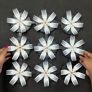 469K views · 2.9K reactions | Waste plastic spoons reusing idea for room decor #crafts #diy #fun #viral | Deep's CRAFT | Facebook