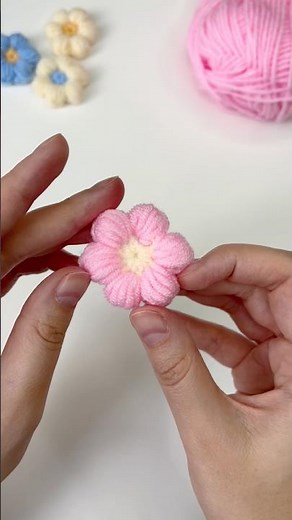 Crochet Daisy 🌼 Easy Flower Tutorial (Beginner Friendly)