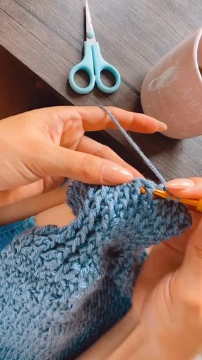 PUNTO ALTO EN RELIEVE🧶 Este punto se utiliza a menudo para crear: Bordes elásticos para gorros, puños y cuellos. Te gustaría aprender a tejer varias prendas totalmente gratis? Te invito a formar parte se mi canal de YouTube: BRENNY’S CROCHET . . . . . . . #crochet #crochetlove #handmade #crochetinspiration #crochetproject #crochetprocess #howtocrochet #aprenderatejer #crochet #ganchillo #tejidos #tejido #tutorial #crochetaddict #ganchilleando #crochetinspiration #crocheteando #crochet_relax #di