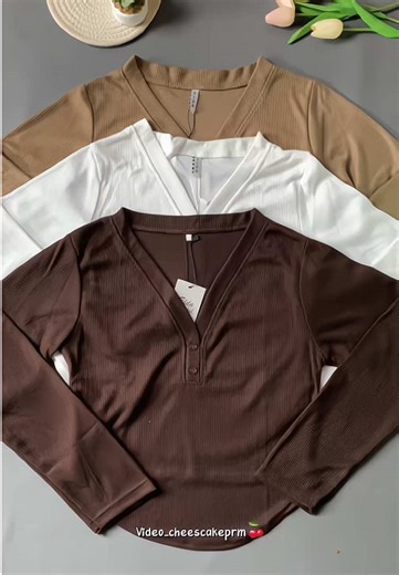 Crop Top Fashion: Stylish Long Sleeve Options