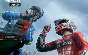 MotoGP™ / 琼安·米尔 杰克·米勒 又起摩擦！贴脸问候！最终赛会判罚Joan Mir成绩倒退一位
