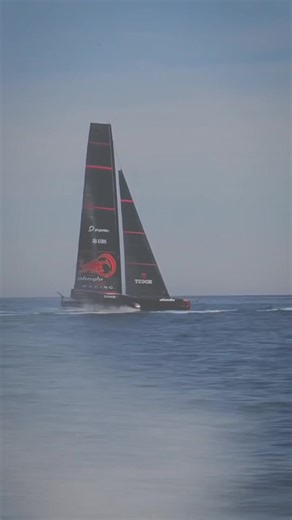 Ever wonder how some sails just seem to fly? The secret of 3Di sails lies in their advanced aero-optimization. Traditional sails struggle with drag, but 3Di takes a revolutionary approach. North Sails utilizes cutting-edge computer modeling alongside custom 3D molds. This allows for the creation of a sail with a streamlined, 3D shape that minimizes drag and maximizes