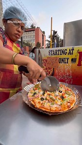 Graduate Lady Making Pizzas from the Scratch | Bhukkadnumber1