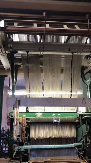 Carpet weaving loom