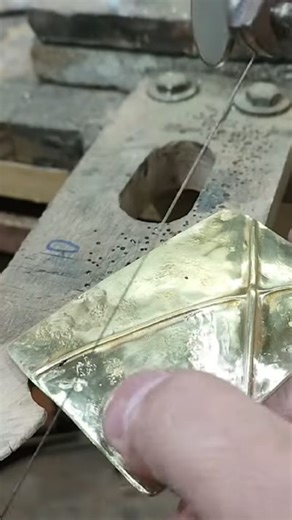 𝐋 𝐔 𝐂 𝐈 𝐀 𝐍 𝐎 𝐌 𝐄 𝐑 𝐂 𝐔 𝐑 𝐘 on Instagram: "Hebilla de cinturón con #foldforming #hebilla #buckle #leather #lucianomercury"