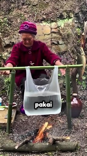 Plastic Bag Used to Boil Water 🧐 #shorts #viral
