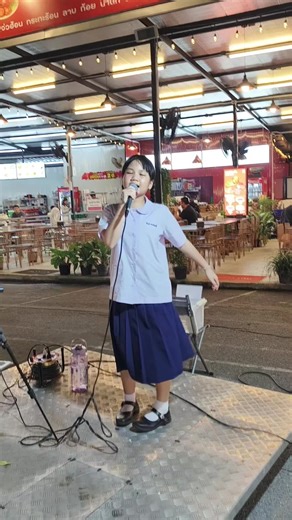 รักเธอเเล้วใจก็มีเสียงเพลงให้ใจครื้นเครงบรรเลงล่องไป #น้องธีร์ไมค์ทองคำ #น้องธีร์ธีรนุช #น้องธีร์ดวลเพลงชิงทุน #ตลาดนัดเลียบด่วนเเดนเนรมิต #น้องธีร์พี่ต้นข้าว