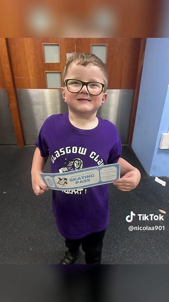Oliver's first ice skating lesson was a success! A few months ago he wouldn't even entertain the idea of starting something new so this is such a big step for him 💜 and as if that wasn't exciting enough at the end he was told her had won the competition he had entered at the clan fun day to name the new ice rink mascot!! Can't wait to get some selfies with ICY THE PENGUIN 🐧❄️ Also Lucas buzzing cause he met the new Clan goalie too 💜 What a fab wee Wednesday evening at our happy place 🥶⛸️#ice