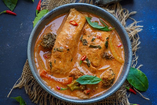 Salmon Panang Curry is a flavorful and hearty dish that is perfect for a quick meal. This curry from Thai cuisine comes together in under 30 minutes using simple ingredients. Deatail Recipe - https://www.whiskaffair.com/salmon-panang-curry-recipe/ #panang #panangcurry #thaicurry #thaifood #greencurry #springrolls #mangostickyrice #padthai #massaman #redcurry #thaicuisine #friedrice #somtam #massamancurry #foodtrucks | Whiskaffair
