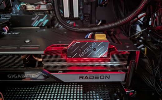 是有RGB的显卡供电转接头！