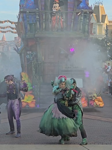 Disneyland Paris Halloween Parade Highlights