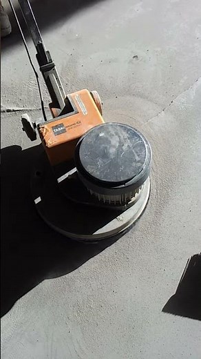 Comment Poncer un sol en Béton avec une Monobrosse SOMAPRO