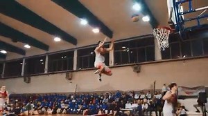 238K views · 7.9K reactions | ⛹ CHE SPETTACOLO! Guardate cosa riescono a fare i ragazzi dell'Associazione sportiva Dunk Italy con sede a Verona. E' un team di basket freestyle acrobatico, detentore di 4 Guinness World Record, l’ultimo tra i quali per la schiacciata con il salto mortale avanti d’ala maggior distanza (8.10 m) ottenuto in diretta televisiva a ‘La notte dei Record’. Meravigliosi! | Luca Zaia | Facebook