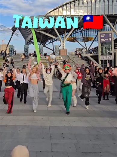 K-Pop Random Dance Experience in Taiwan