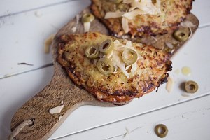 Low-Carb Cauliflower Calzone: the keto, low-carb recipe for cauliflower crust calzone