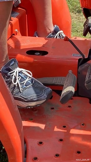 Driving a Hydrostatic Compact Tractor #Tractors #CompactTractors #Hydrostatic #HydrostaticCompactTractor | Piney Grove Homestead and Mini Farm