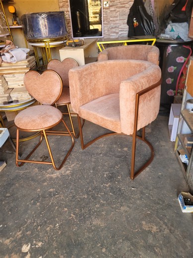 Affordable Metal Chair Designs for Cozy Interiors