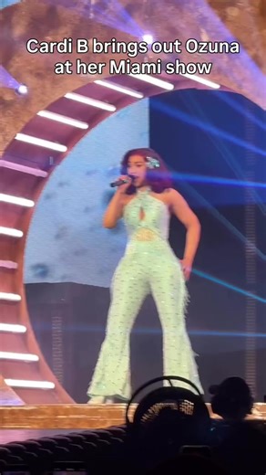 Cardi B brings out Ozuna to perform their song “Taki Taki” at her Florida stop 🤭🔥 #cardi #fyp #ozuna #viralvideo #takitaki @Cardi B @OZUNA