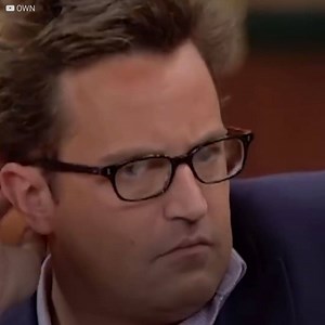 Matthew Perry's vices almost ruined his life. "Chandler" paid dearly for his fame, and his love life suffered badly because of it. His romances with famous actresses marked a before and after in his life, but his most important romantic relationships were the ones with his co-stars from “Friends”. | Icons