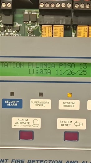 NOTIFIER AFP-400 en alarma por palancas de incendios