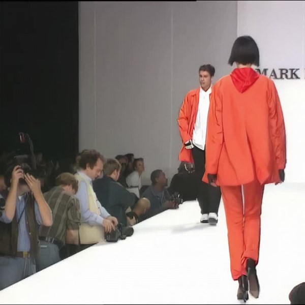 90s Male Models: Runway Walk Styles from 1995