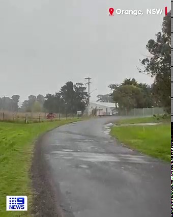 We have snow! ⛄ As temperatures plunge across NSW, Orange and regions near have been treated to a dusting of snow this afternoon. The Bureau of Meteorology warns temperatures will be 4 to 8 degrees below average tomorrow, with northern and western parts of NSW hitting below zero. #9News | Watch LIVE 6pm | 9 News Sydney