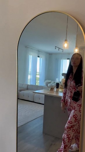 27K views · 52 reactions | Creating this Christmas mirror garland was pure magic ✨ It’s such an easy way to add a holiday mood without overthinking the decor. If you want the link to this garland, comment garland below and I’ll send it to you ❤️ #christmasdecor #holidayhome #mirrordecor #christmasinspo #homedecorideas #hostlikeapro | Viktoriiia Konovalova | Facebook