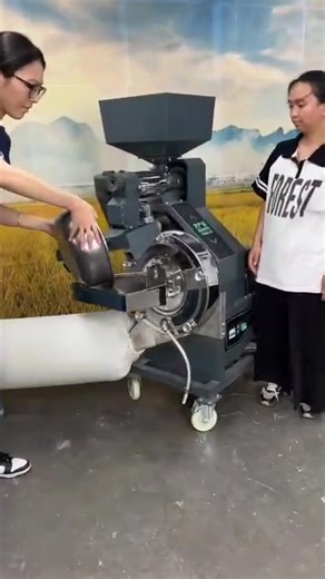 rice milling and polishing machine — specifically, a combined rice mill or automatic rice milling machine. It removes husk and bran layers from paddy rice to produce clean, polished white rice. It’s widely used by rice processors, farmers, cooperatives, and small-scale rice mill businesses.