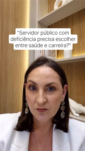 Carolina Nadaline on Instagram: "Carreira e saúde precisam andar juntas! Não é admissível que um servidor público com deficiência adoeça por falta de acessibilidade. O Estado-empregador precisa ser o primeiro a dar exemplo de cumprimento das obrigações relacionadas à inclusão. Você passa por essa situação? Não deixe de procurar orientação jurídica especializada. Se você gosta do conteúdo jáme segue para nãoperder nada!"