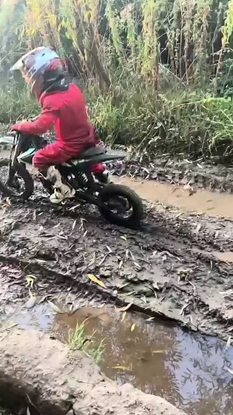 SurRon Hyper Bee Green Lane Test Ride | Mud, Water & Off-Road Adventure | Volt Viper UK