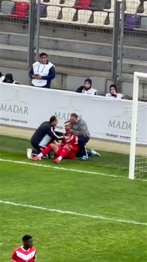 شاهد الإصابة الخطيرة التي تعرض لها لعوافي لاعب شباب بلوزداد الحمد الله جات سلامات
