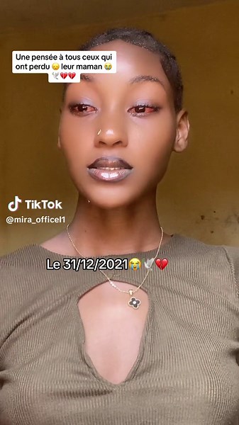 Maman j’espère que tes fière de moi la ou tu est. 😭😭🕊️long vie a tout les maman sur terre et repos éternel a ceux qui sont plus là 😭 3ans j’arrive pas a croire que tes parti a jamais 😭💔tu ma laisser dans se monde cruelle et si mechant. 😪😩💔Incha allah tu sera fiere de moi. 😭🕊️mere kadidia 😭❤️❤️la mort n’arrete pas l’amour. 🫶❤️🕊️ loun des teux mes prêt du coeur ❤️❤️jtm maman ❤️🫶😞🕊️🕊️🕊️💔