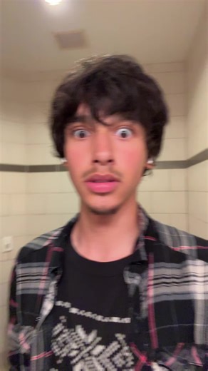 adriansebp2 (@adrn12345)’s videos with epic rap battle of manliness of witch link wins - pizzafighter77