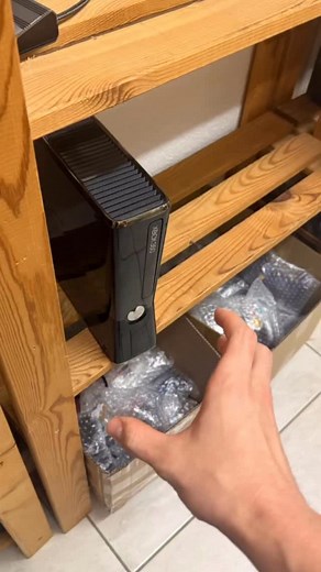 15K views · 171 reactions | Das ist neu bei der Xbox 360, mit der neuen version von BadUpdate können wir alle Xbox360 Modelle über einen USB Stick modden und unsere legal abgespeicherten Spiele digital Zocken.  | DS Renew | Facebook