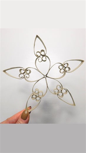 Cute and Easy Christmas Craft! #christmasdecor #easydiy #papercraft #xmas #star #easytomake #crafting | Day with DIY