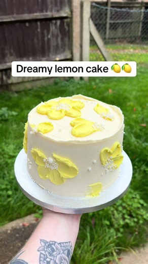 Something a little different and a few techniques I’ve never done before! Quite proud of it since being out of cakes since February! #cakedecorating#cakebusiness#celebrationcakes#cakedecorating#cakesmallbusiness