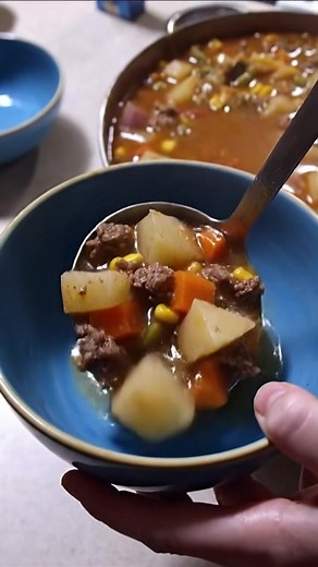 I remember loving this soup in my childhood, even though at the time I claimed to hate all soup. It's the kind of soup that kids just can't seem to resist... Recipe in First (c.o.m.m.e.n.t ).👇—- | Old fashioned recipe