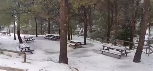 Climatología - UA | Parece nieve, pero no lo es. Así quedó ayer la sierra de Crevillente tras una fuerte tormenta que dejó una capa de varios centímetros de... | Instagram