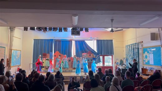 Here’s our amazing 11.15 group performing a number from their mini Frozen show on Saturday - they certainly ‘let it go’! Amazing vocals from our youngest cohort👏👏👏 (9.30 vid to follow…) | Stagecoach Performing Arts Woodbridge