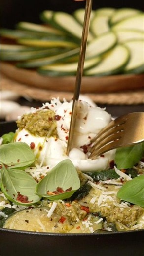 Gebratene Zucchini mit Pesto 🥒😋 #EinfachTasty #GebrateneZucchini #Sommerrezepte #LeichteGerichte
