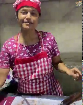 Gujarati Lady Selling Home Style Frankie in Jamnagar, Gujarat | Yum Yum India
