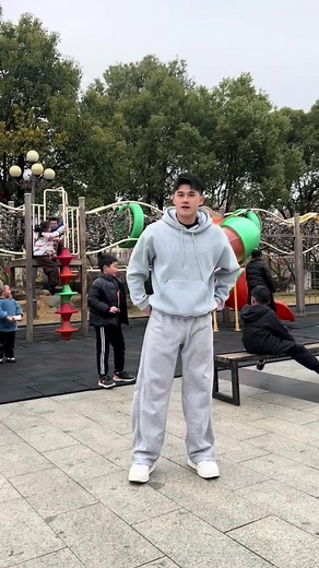 Master the '叮咚鸡' Dance Routine Now!