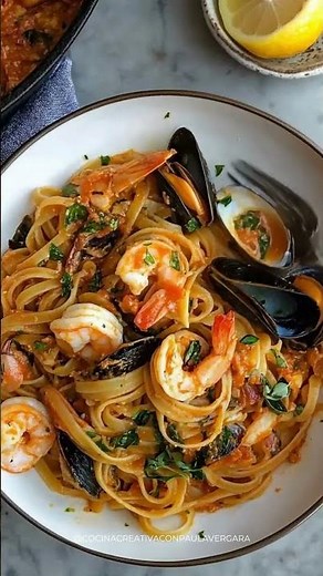 Linguine with shrimp and mussels