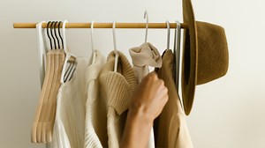 Une armoire bien organisée en 4 étapes